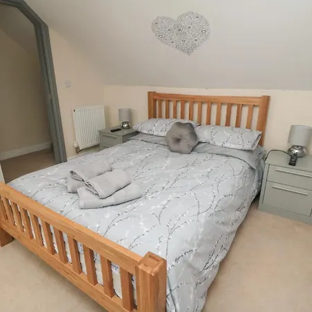 5 Manor Rise * Weaverthorpe