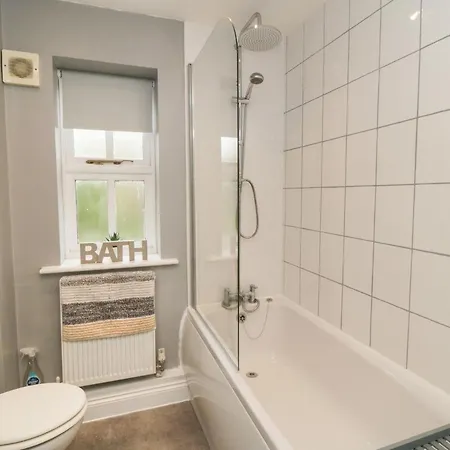 5 Manor Rise * Weaverthorpe